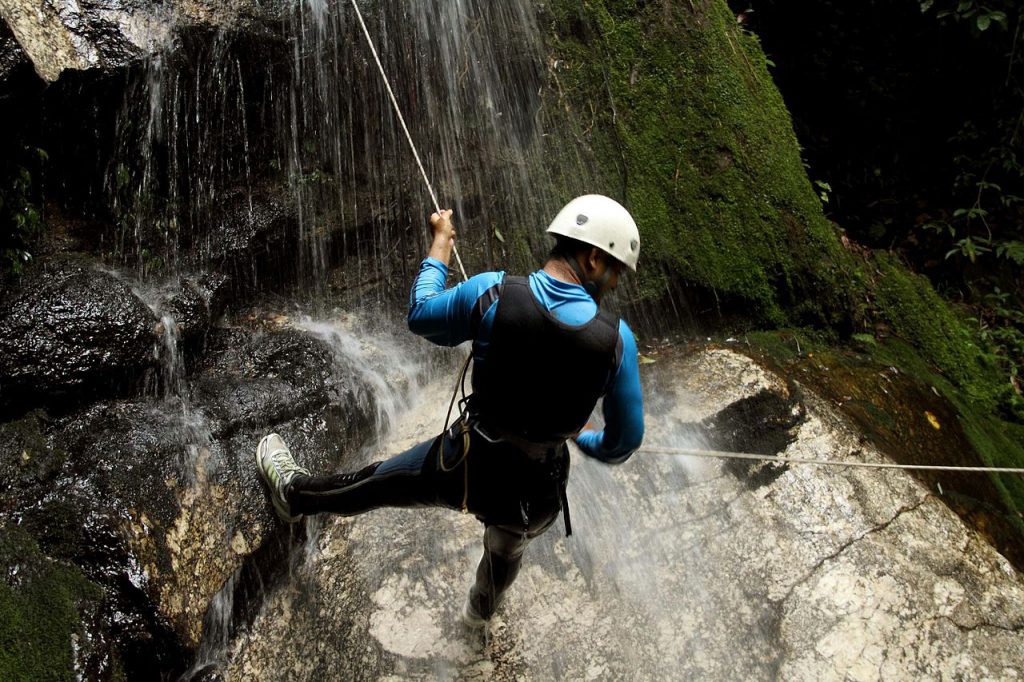 1280px-Canyoning_NP