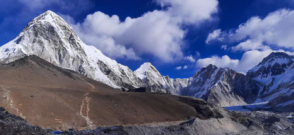 Everest Trek in Uunchai Movie